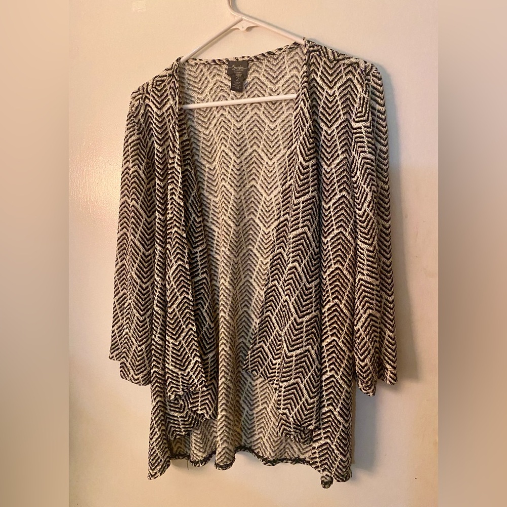 Chico’s Travel Collection Chevron Patterned Black White Cardigan Waterfall Front